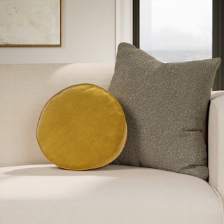 Bonnie Velvet Round Pillow - Plush Yarrow Gold