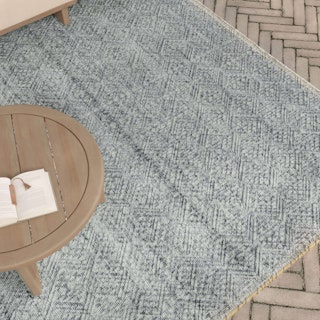 Axill 8 x 10 Indoor/Outdoor Rug - Blue Diamond